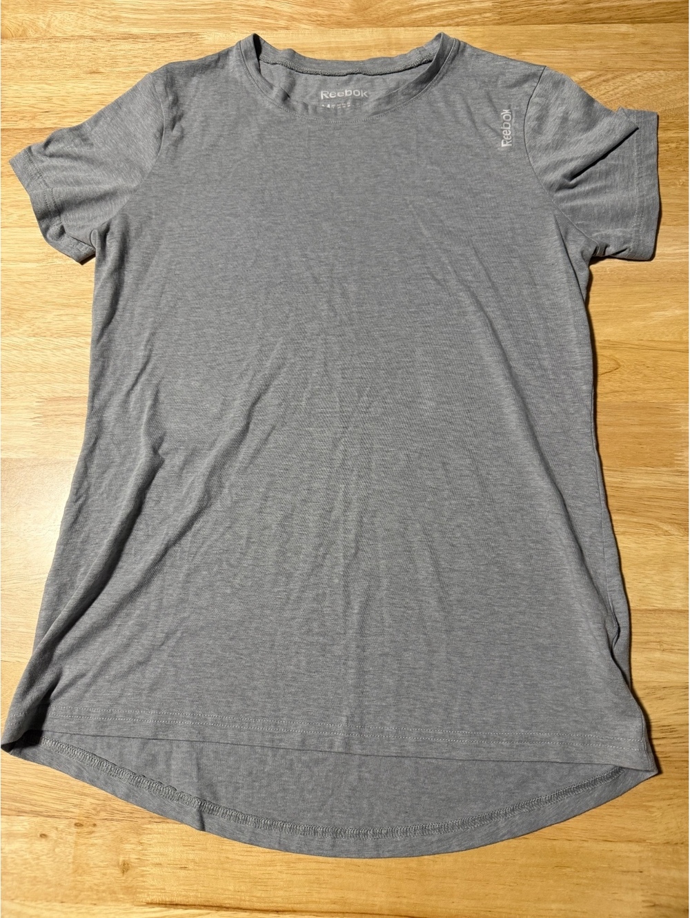 Reebok Women’s Medium Gray Short Sleeve Athletic T-Shirt High Low Hem